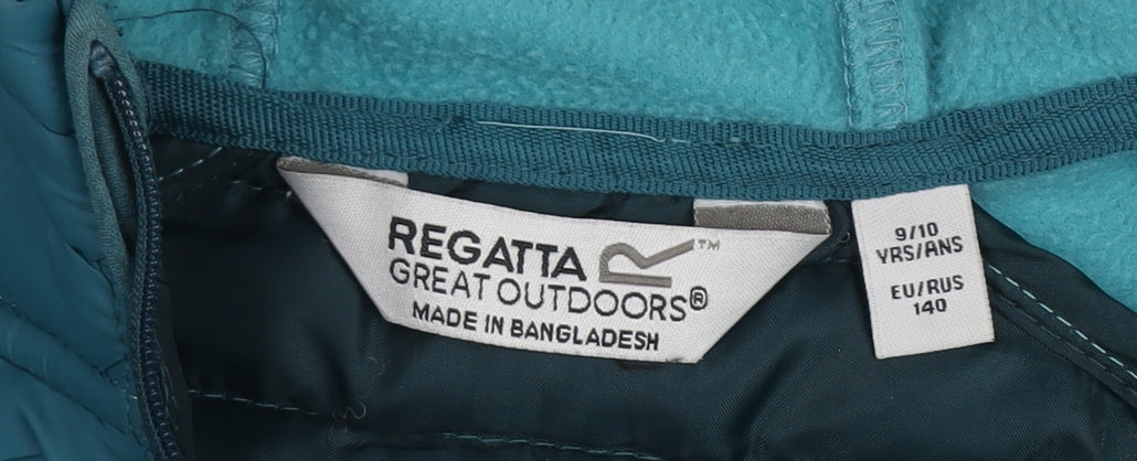 Brand and care label for Regatta girls’ blue puffer jacket 10y hooded casual outerwear