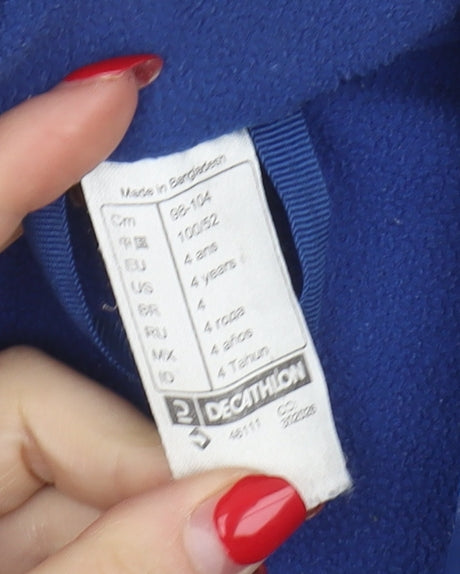 Close-up detail of Decathlon boys’ blue hooded puffer jacket 4 years