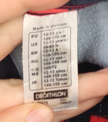 Close-up detail of Quechua girls’' blue fleece jacket 12-13 years