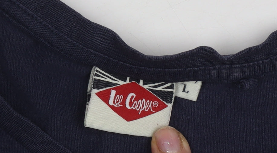 Close-up detail of Lee Cooper Men's Blue Cotton T-Shirt in, size L