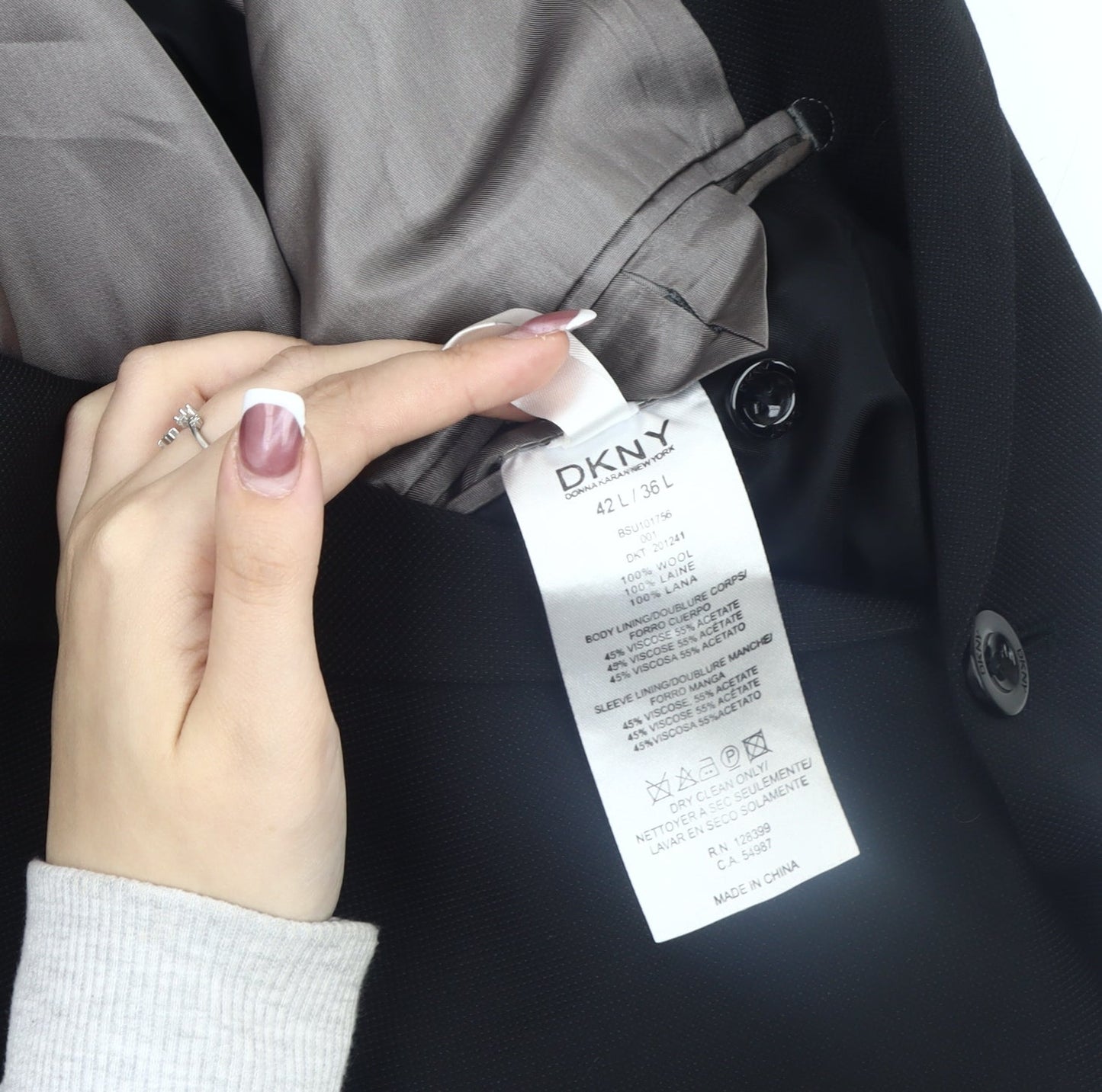 DKNY Men's Black Wool Blazer, 42 L, Single-Breasted