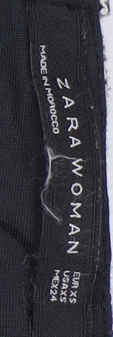 Close-up detail of Zara Woman Black XS Trousers in Houndstooth