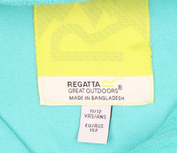 Brand and care label for Regatta girls’ blue fleece sweatshirt 11-12 years, outdoor 1/2 zip