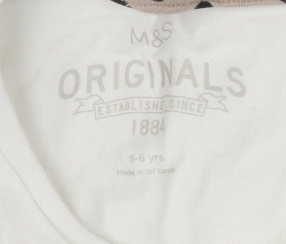 Brand and care label for Marks & Spencer girls’ white minnie mouse t-shirt, 5-6 years