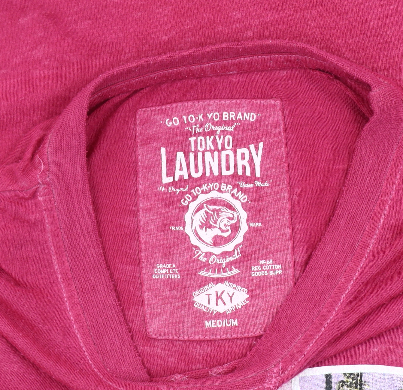 Tokyo Laundry Men's Red Graphic T-Shirt Medium