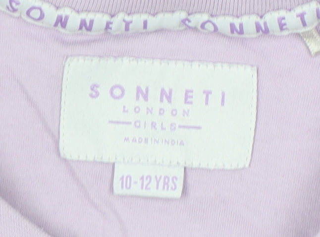 Close-up detail of Sonneti girls’ cropped colourblock t-shirt in purple - 10-11 years