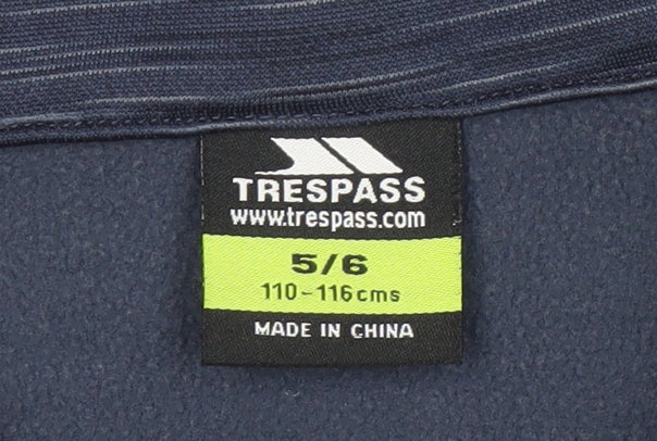 Brand and care label for Trespass boys’ blue fleece pullover 5-6 years