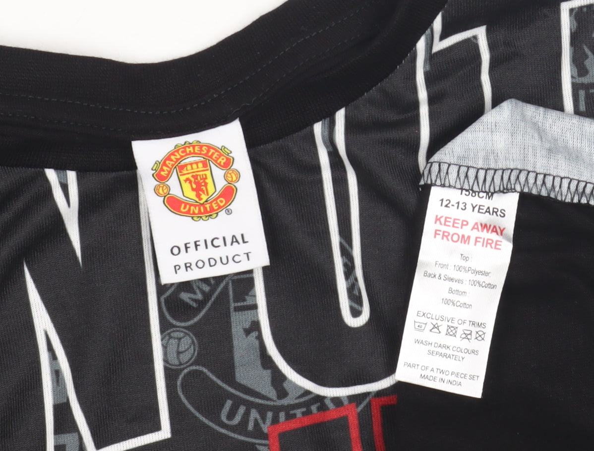 Close-up detail of Manchester United boys’ black football t-shirt 12-13 years