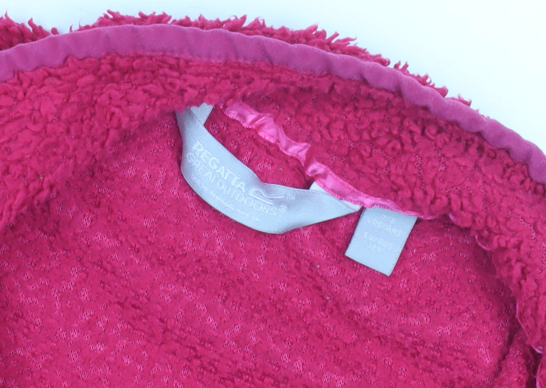 Close-up detail of Regatta girls’ pink fleece jacket 7-8 years