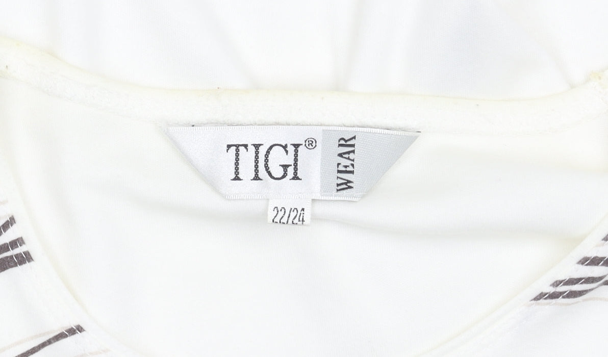 TIGI Wear Women's White Floral Plus Size T-Shirt