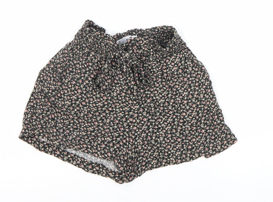Hollister Women's XS Black Floral Casual Shorts