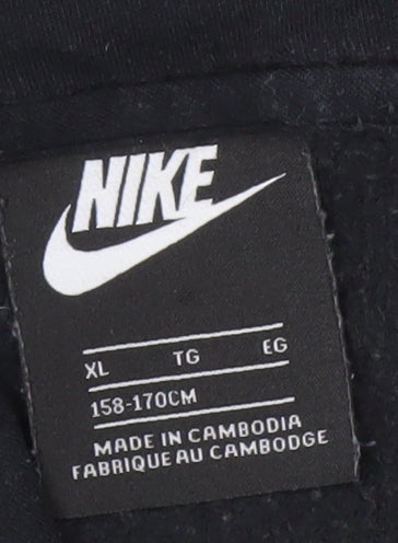 Brand and care label for Nike boys’ black xl pullover hoodie with logo, casual comfort