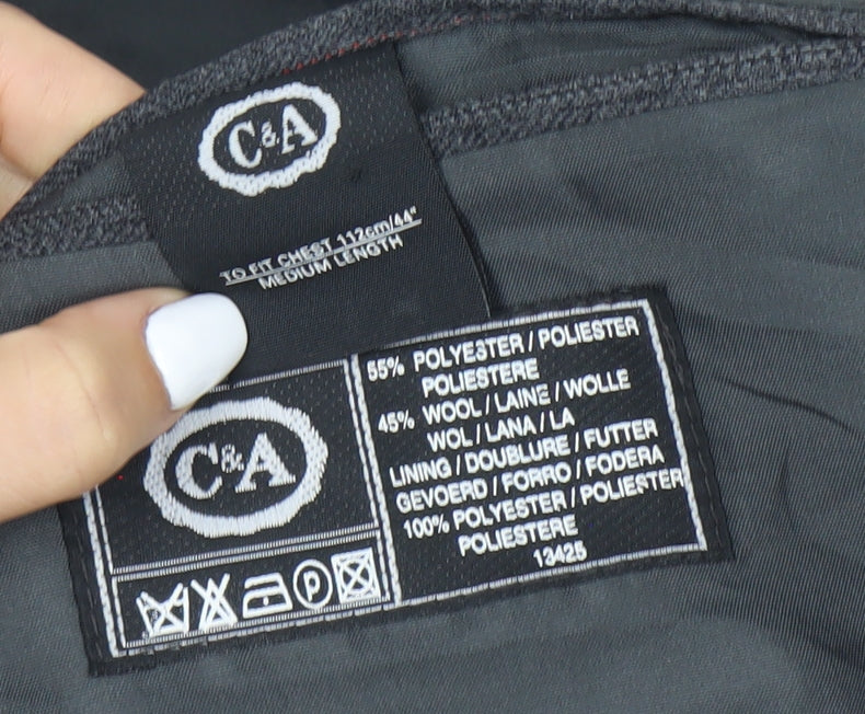 Close-up detail of C&A Men's Grey Blazer, 44 Regular Fit