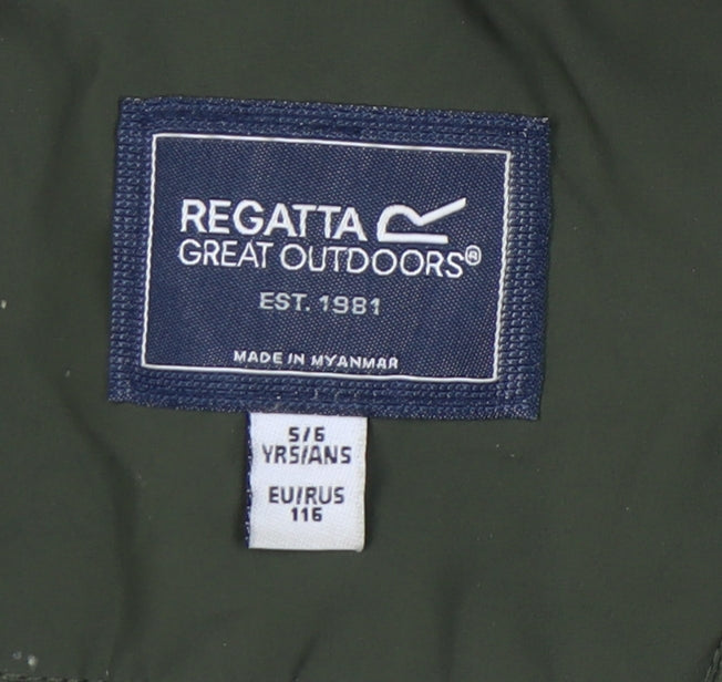 Brand and care label for Regatta girls’' green parka coat, size 6, winter wear