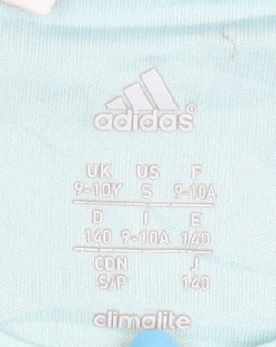 Brand and care label for Adidas girls’ multicolour t-shirt 9-10 years athletic fit