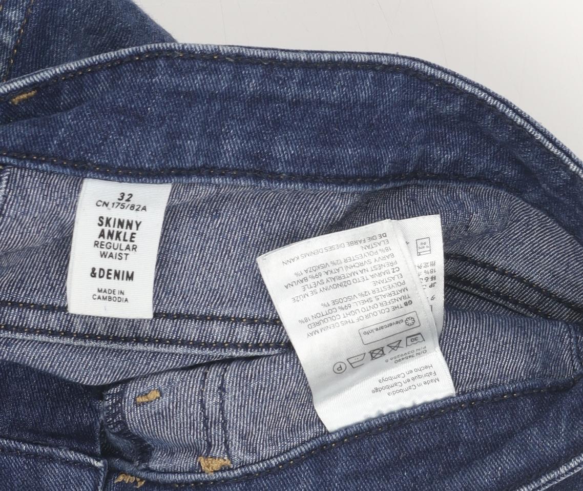 Close-up detail of &Denim women’s blue skinny jeans, size UK 32
