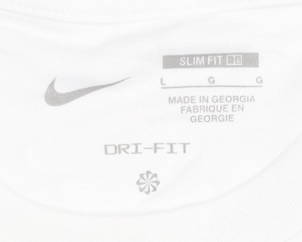 Close-up detail of Nike Men's White Slim Fit Gym T-Shirt L