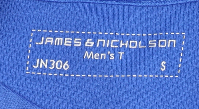 Close-up detail of James & Nicholson Men's Blue T-Shirt S