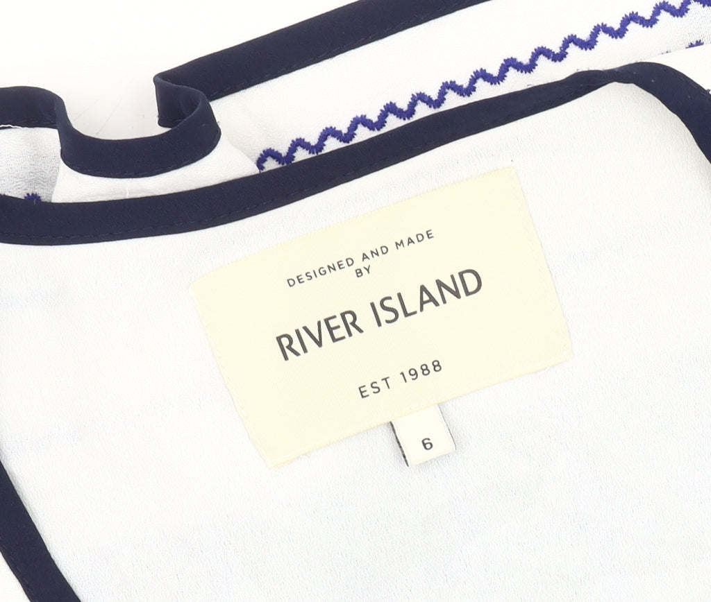 Close-up detail of River Island Women’s White Geometric Blazer, size UK 6