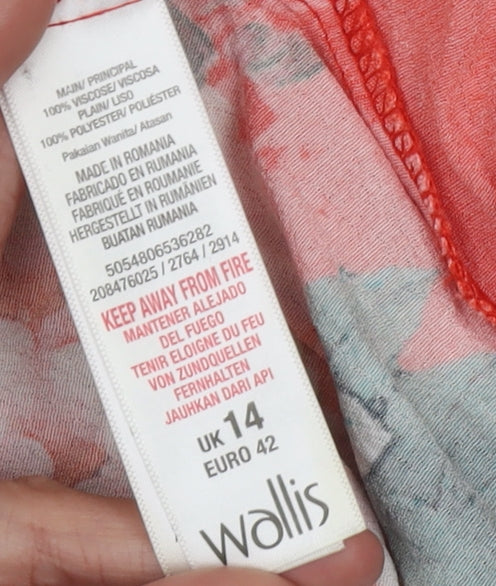 Close-up detail of Wallis Women's Multicoloured Floral Tunic Blouse, size 14