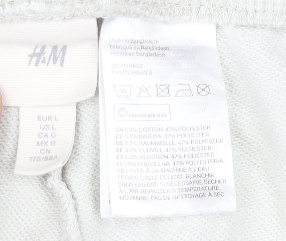 Close-up detail of H&M Women White L Sweat Shorts, Relaxed Fit, Pockets