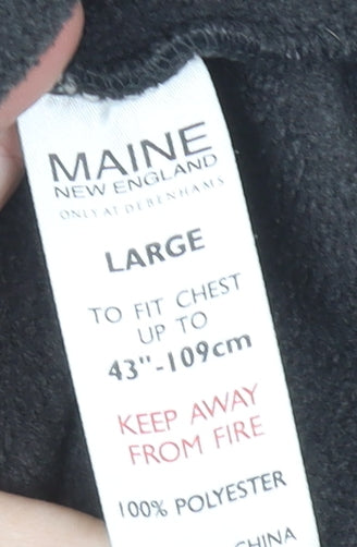 Brand and care label for Maine New England men’s black fleece 1/4 zip pullover sweatshirt l