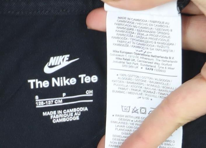 Nike Boys Black Logo Cotton T-Shirt Size S Short Sleeve Sports Tee