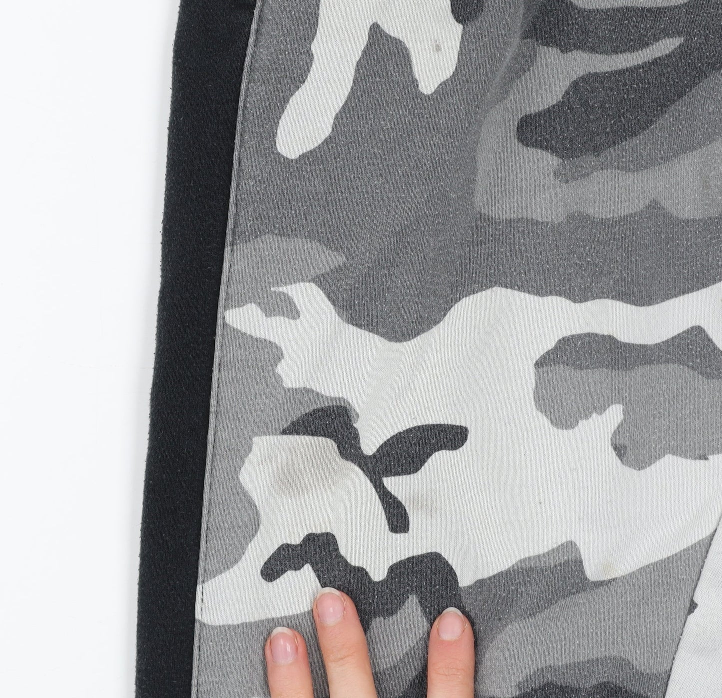 Additional view of Jordan boys’ grey camouflage jogger trousers 13-15 years elastic waist