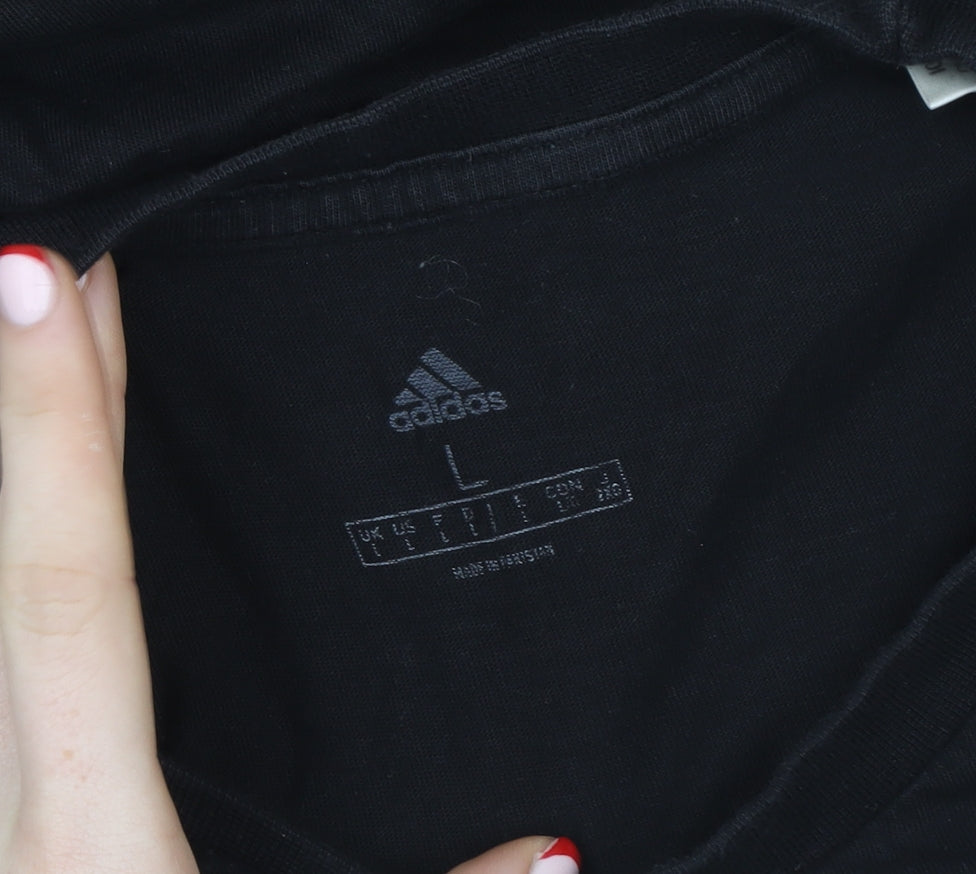 Brand and care label for Adidas men’s black large logo graphic sports t-shirt