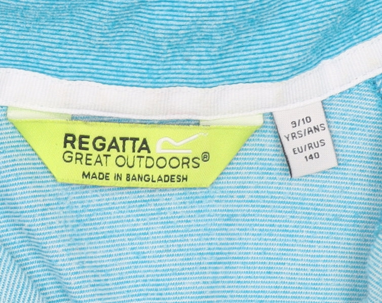 Brand and care label for Regatta boys’ blue 9-10 years fleece 1/4 zip pullover sweatshirt