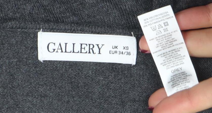 Brand and care label for Gallery women’s grey v-neck long sleeve basic top xs
