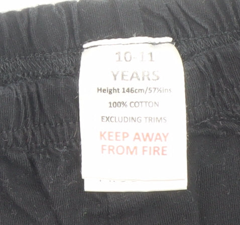 Additional view of Manchester United boys’ black 10-11 years cotton athletic football shorts