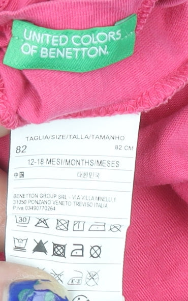 Brand and care label for United Colors of Benetton girls’ pink short sleeve cotton logo t-shirt 12-18 months