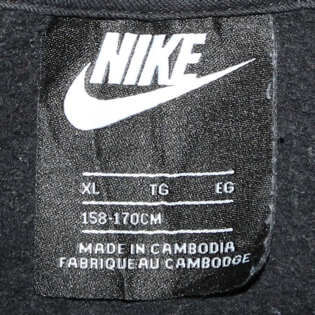 Brand and care label for Nike boys’ black pullover hoodie xl 158-170cm cotton fleece sweatshirt