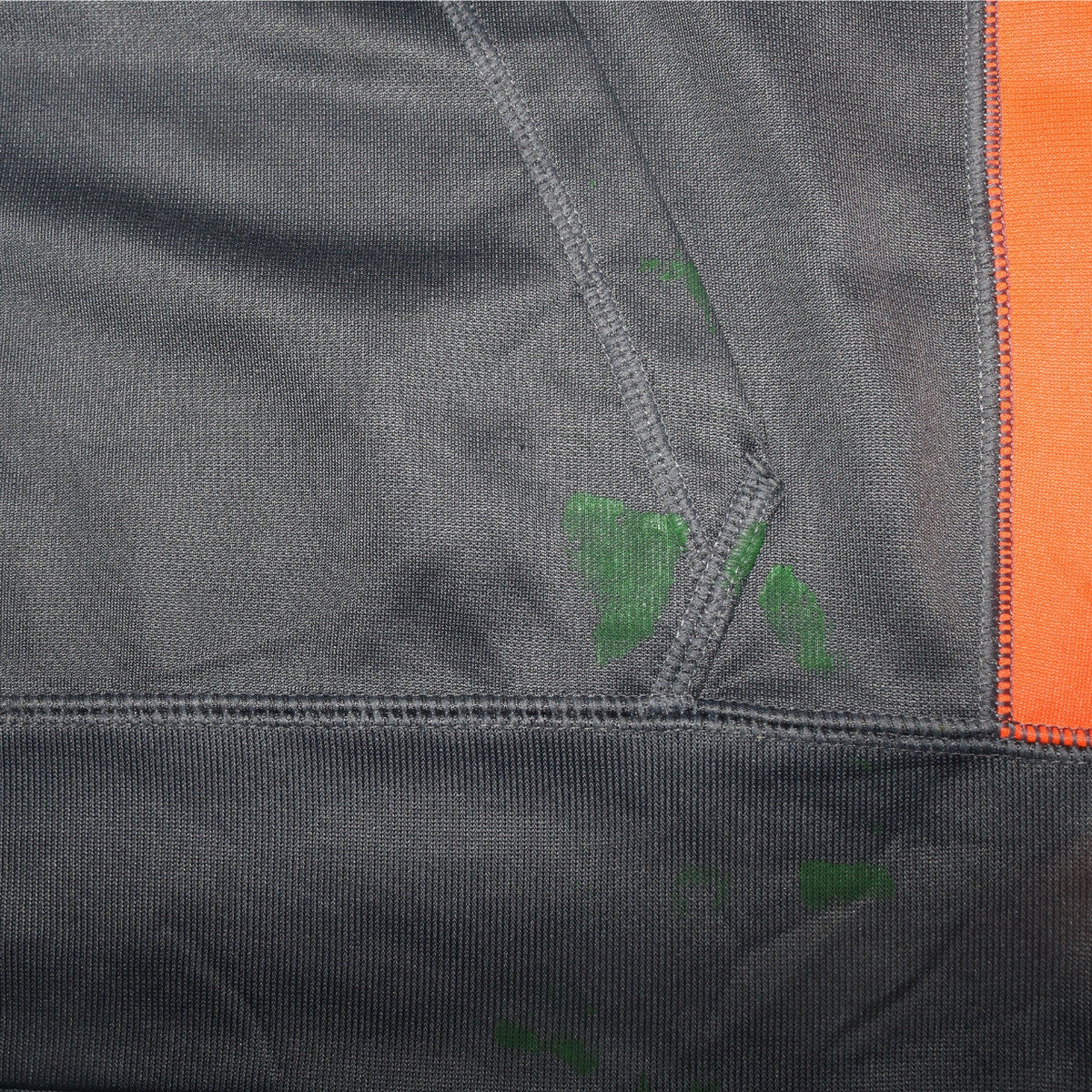 Brand and care label for Nike boys’ grey orange therma-fit pullover hoodie xl polyester fleece