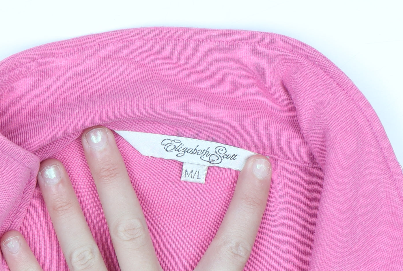 Elizabeth Scott Women's Pink Short Sleeve V-Neck Jersey T-Shirt M