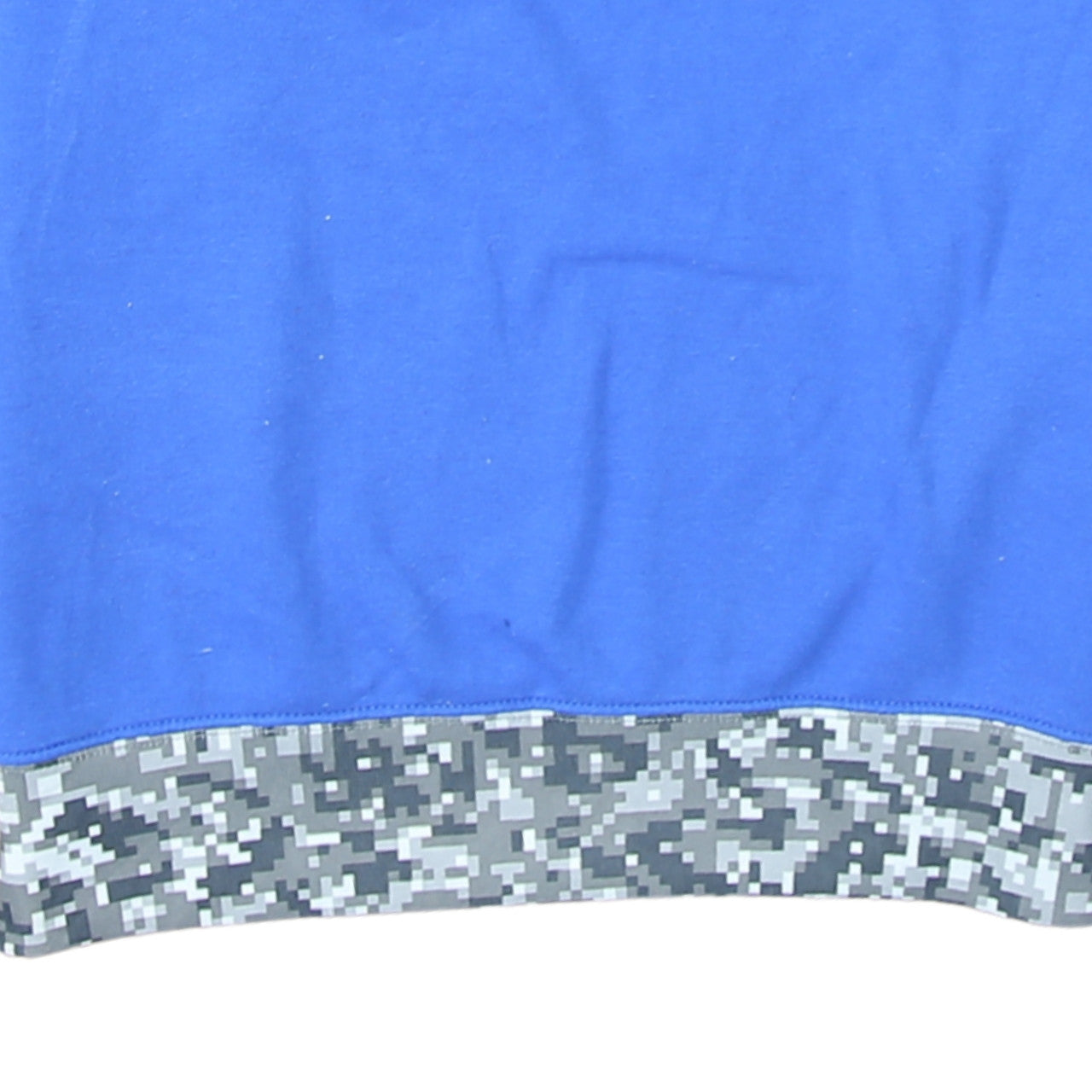 Additional view of Nike SB boys’ blue crew neck sweatshirt xl 13-15 years camo trim