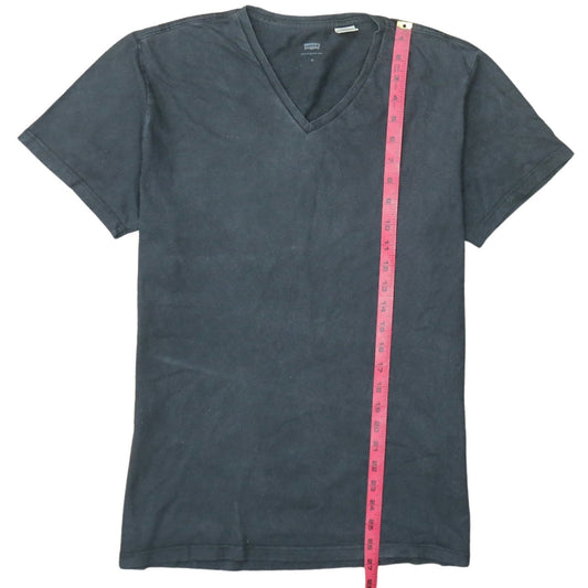 Levi's Men's Black V-Neck Regular Fit Cotton T-Shirt Size M