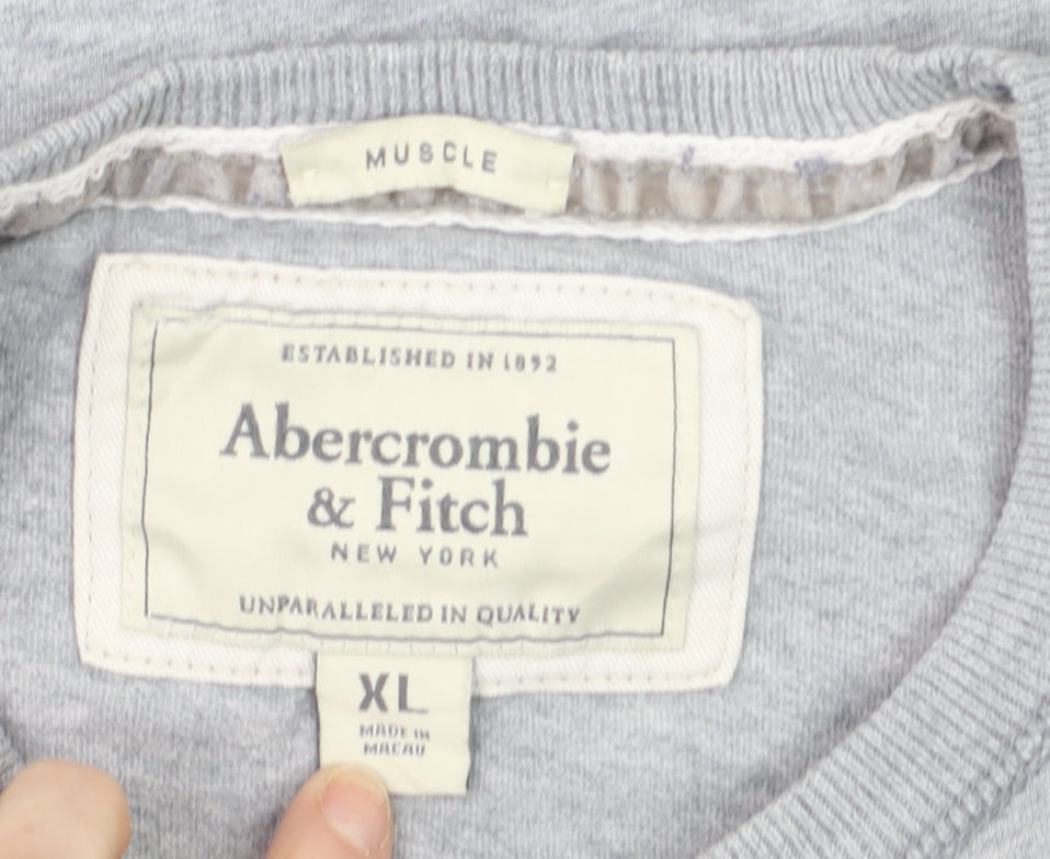 Abercrombie & Fitch Men's Grey XL Muscle Fit Graphic T-Shirt