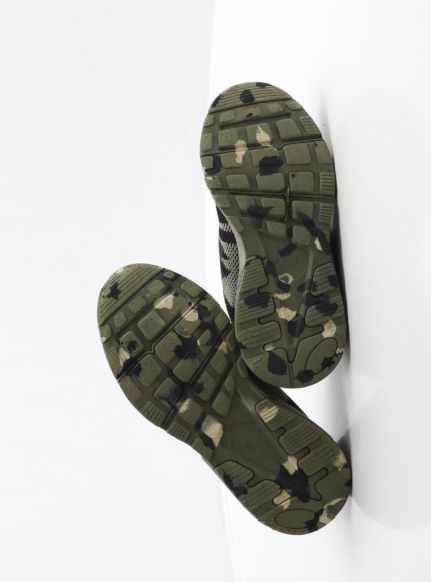 Preworn Boys Green Camouflage Polyester Trainer UK 2 32
