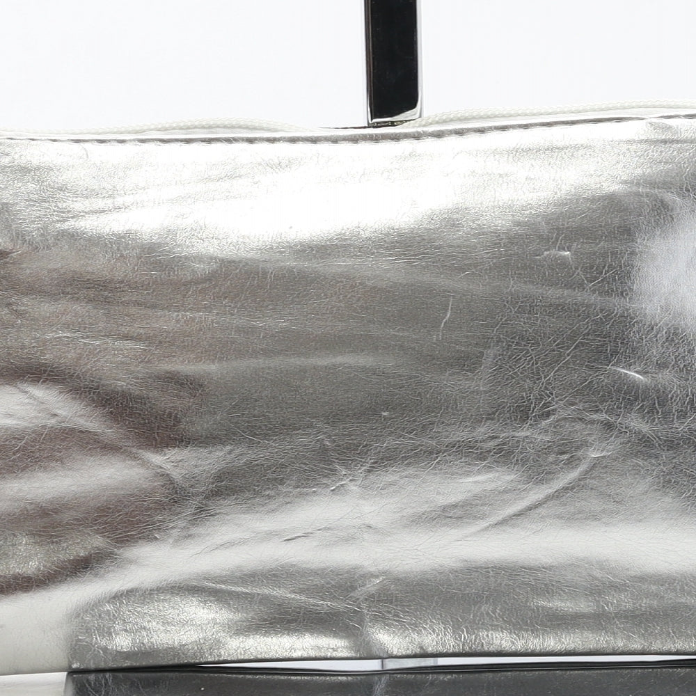Preworn Womens Silver Geometric Polyurethane Clutch Size Small