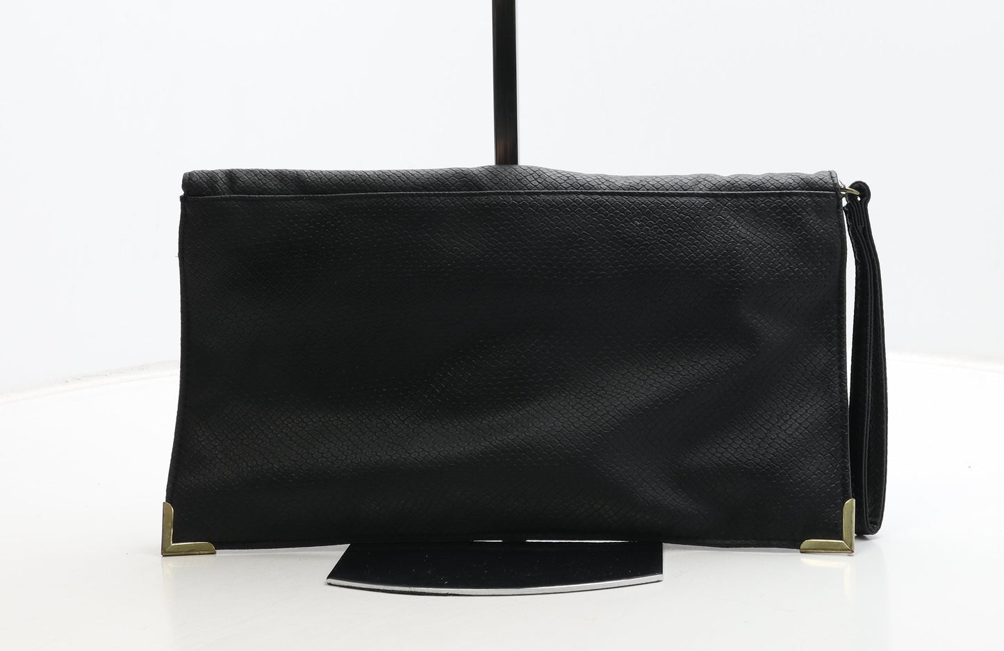 Preworn Womens Black Polyurethane Clutch Size Small - Croc Texture