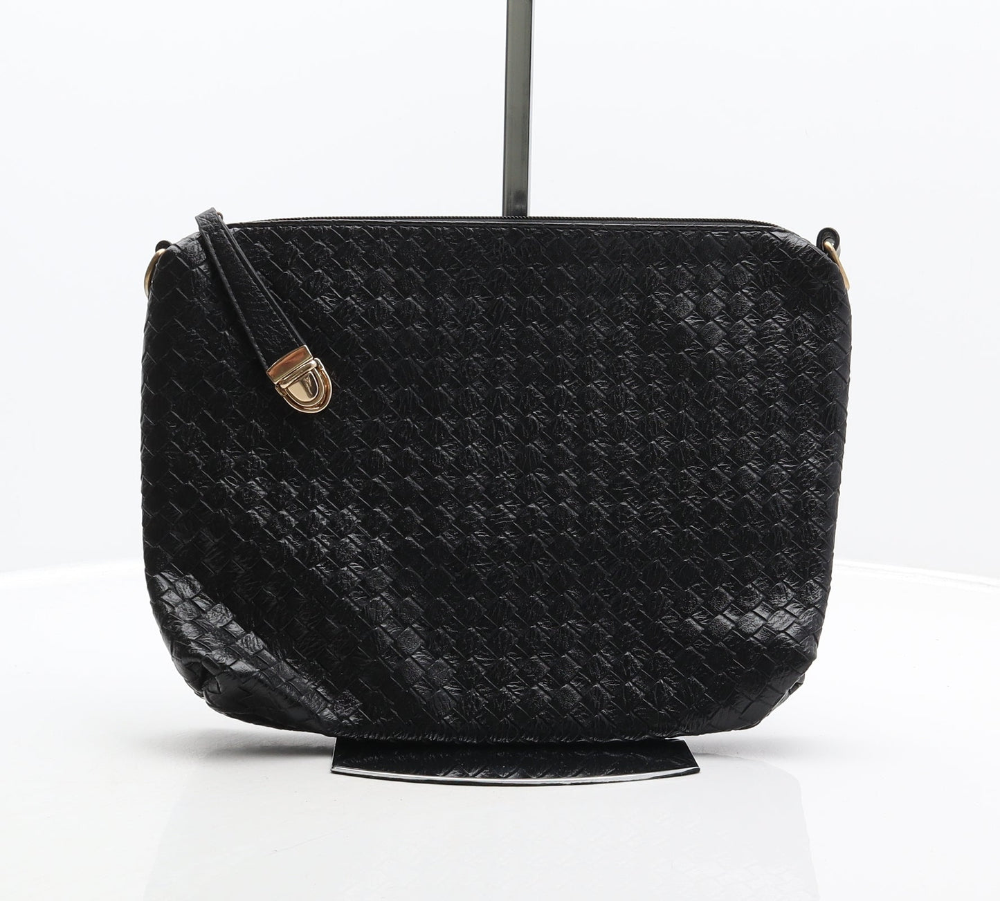 Preworn Womens Black Woven Polyurethane Clutch Size Medium