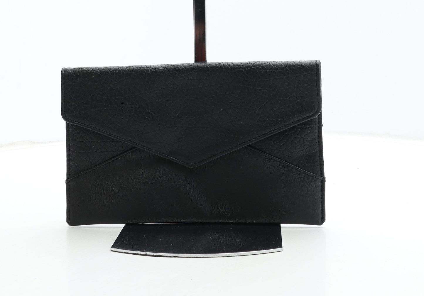 Preworn Womens Black Polyurethane Clutch Size Small