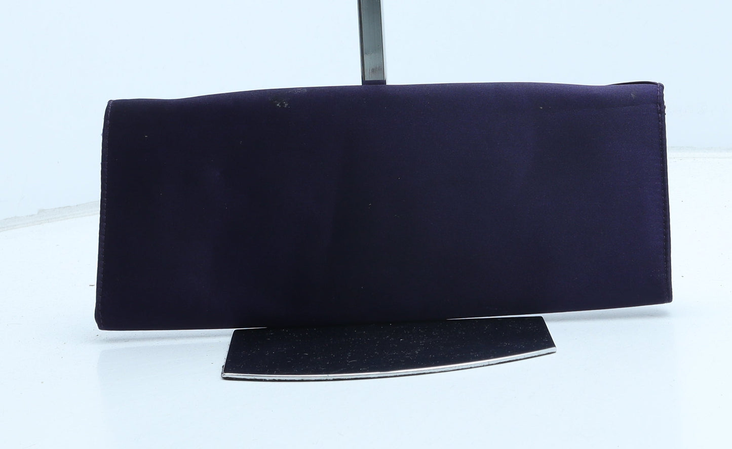Preworn Womens Purple Polyurethane Clutch Size Small