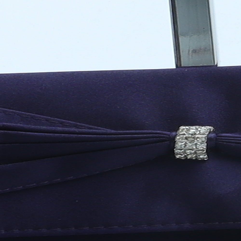 Preworn Womens Purple Polyurethane Clutch Size Small