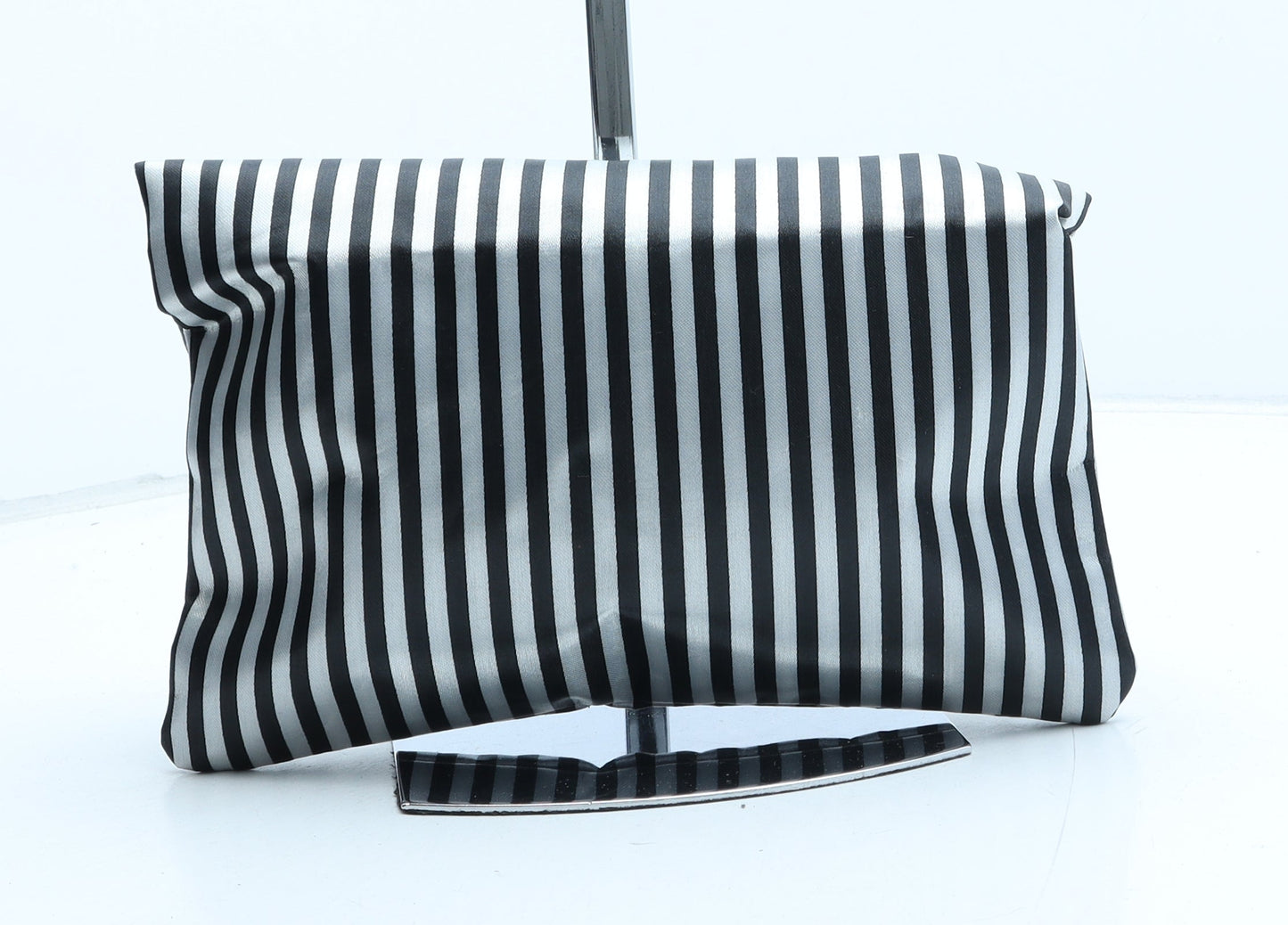 Preworn Womens Black Striped Polyester Clutch Size Small