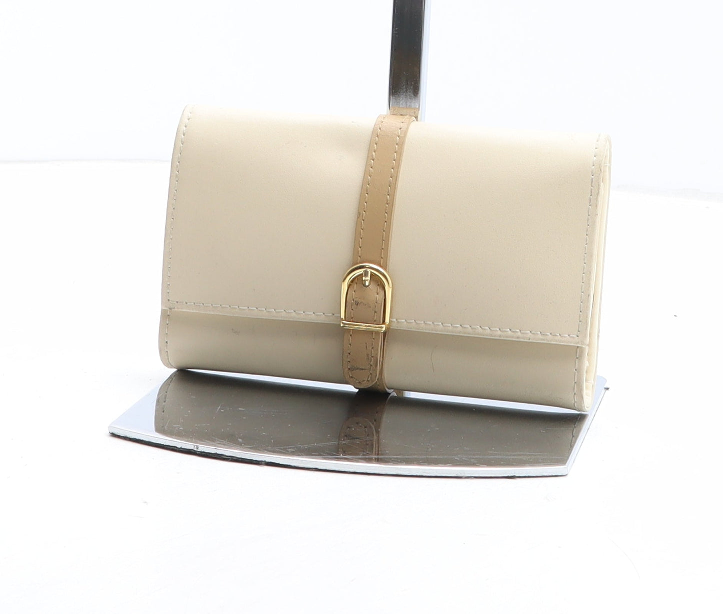 Preworn Womens Beige Polyurethane Bow Tie Wallet Size S