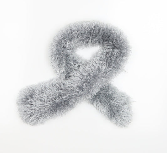 Front view of Preworn women’s silver knit scarf