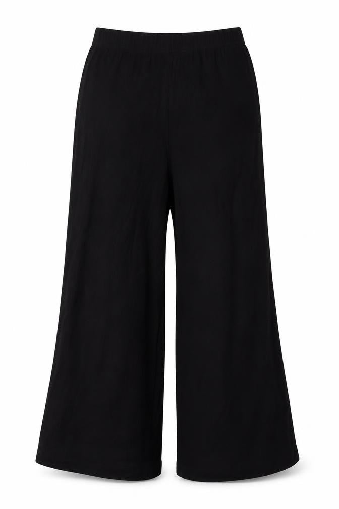 Front view of Missguided women’s black trousers, size UK 6, 20-inch leg